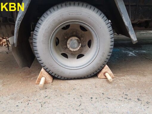 cục canh bánh xe bằng gỗ