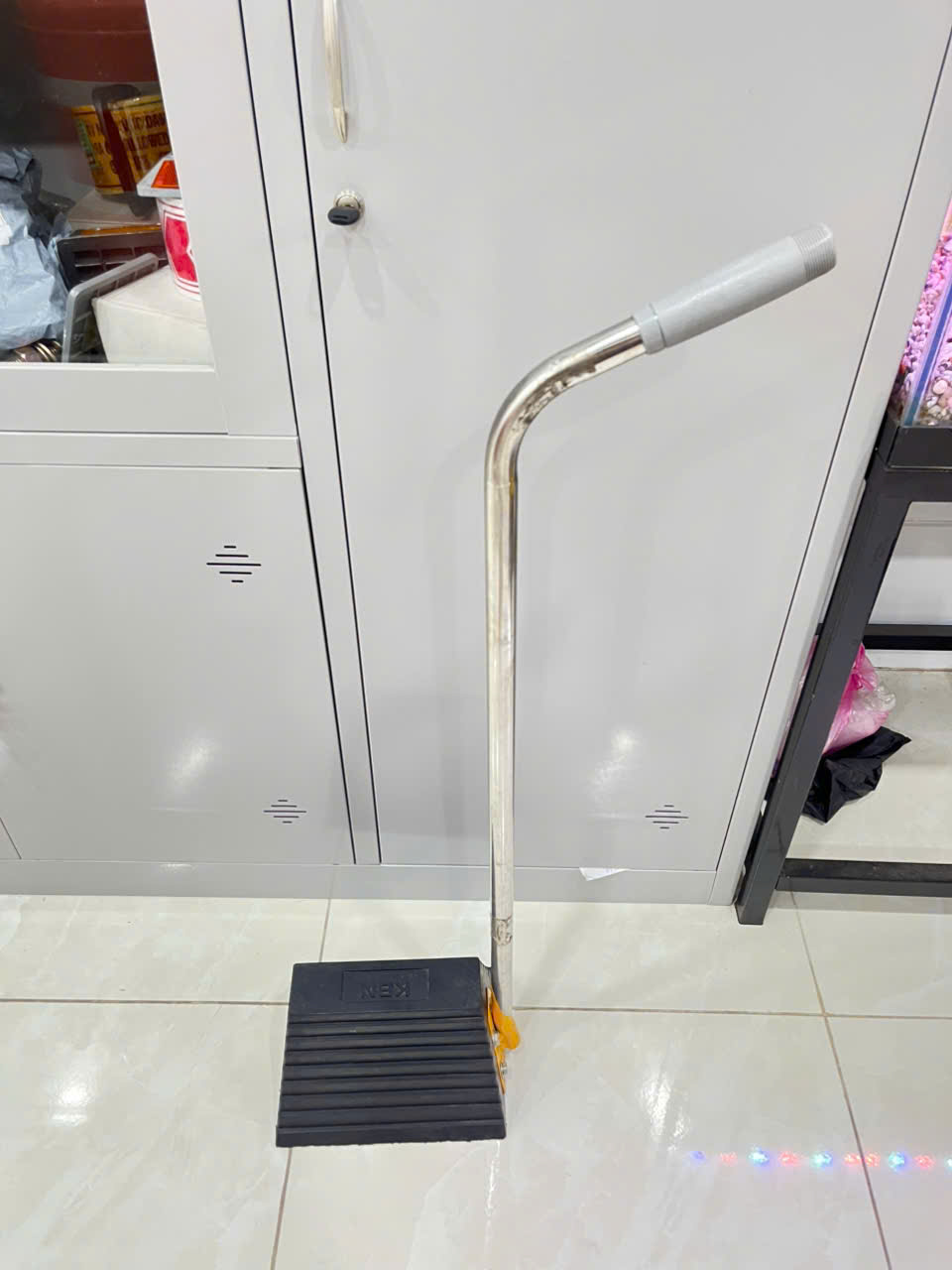Cục chèn bánh xe tay cầm L245 x W200 x H150mm - Ảnh 5