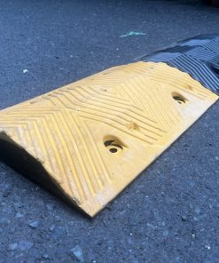 Gờ giảm tốc cao su 7cm x 35cm x 100cm