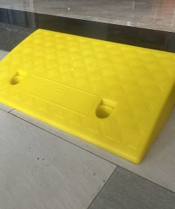 Cầu dắt xe máy nhựa cao 7cm màu vàng