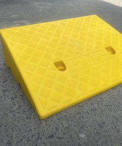 Cầu dốc nhựa KBN-16 kê bậc dẫn xe cao 16cm màu vàng