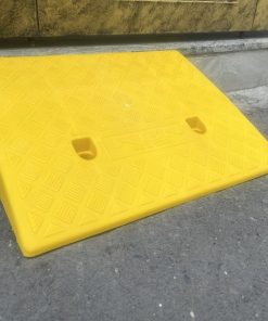 Cầu dốc nhựa KBN-17 kê bậc dẫn xe cao 17cm màu vàng