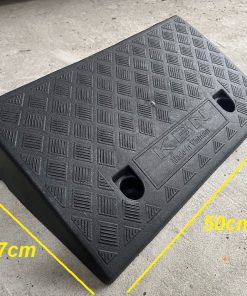 Cầu dốc nhựa KBN kê bậc dẫn xe cao 11cm màu đen