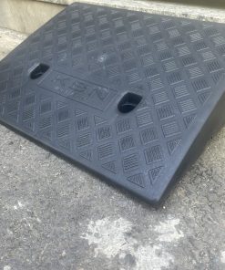 Alternative view of Cầu dốc nhựa KBN-15 kê bậc dẫn xe cao 15cm màu đen