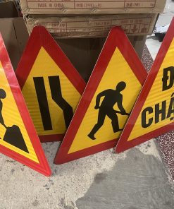 Alternative view of Biển cảnh báo công trường đang thi công