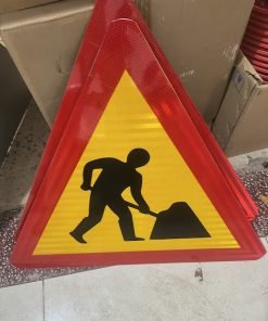 Biển cảnh báo công trường đang thi công