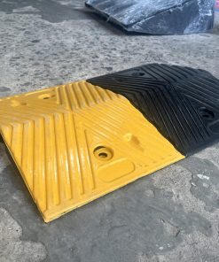 Gờ giảm tốc cao su cao 5cm x dài 50cm