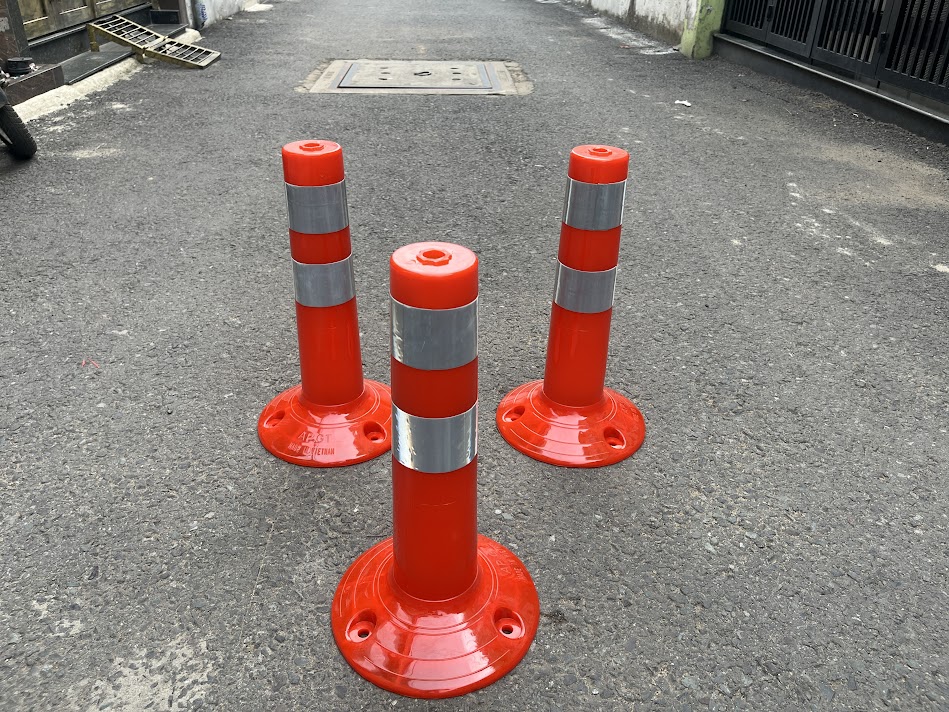 Trụ phân làn giao thông nhựa PU dẻo cao cấp AP-GT45 cao 75cm
