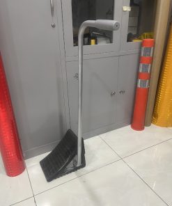 Cục chèn bánh xe tải KBN-C60T tay cầm cao 90cm