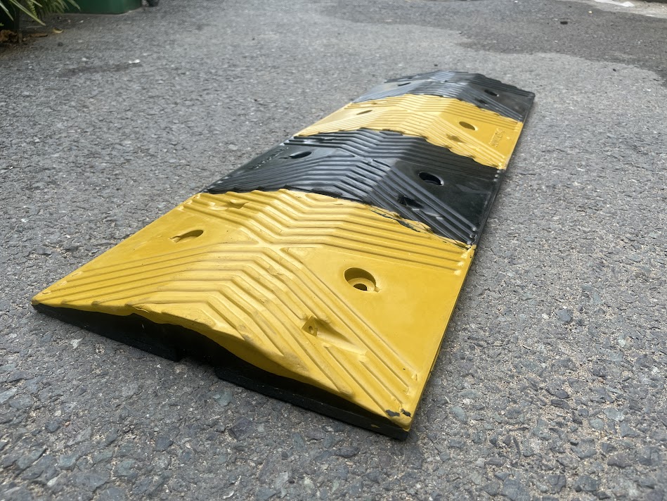 Gờ giảm tốc cao su 5cm có rãnh luồn cáp điện - Ảnh 4