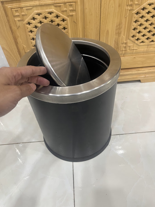 Thùng rác bập bênh phi 250 x H305mm đen trắng